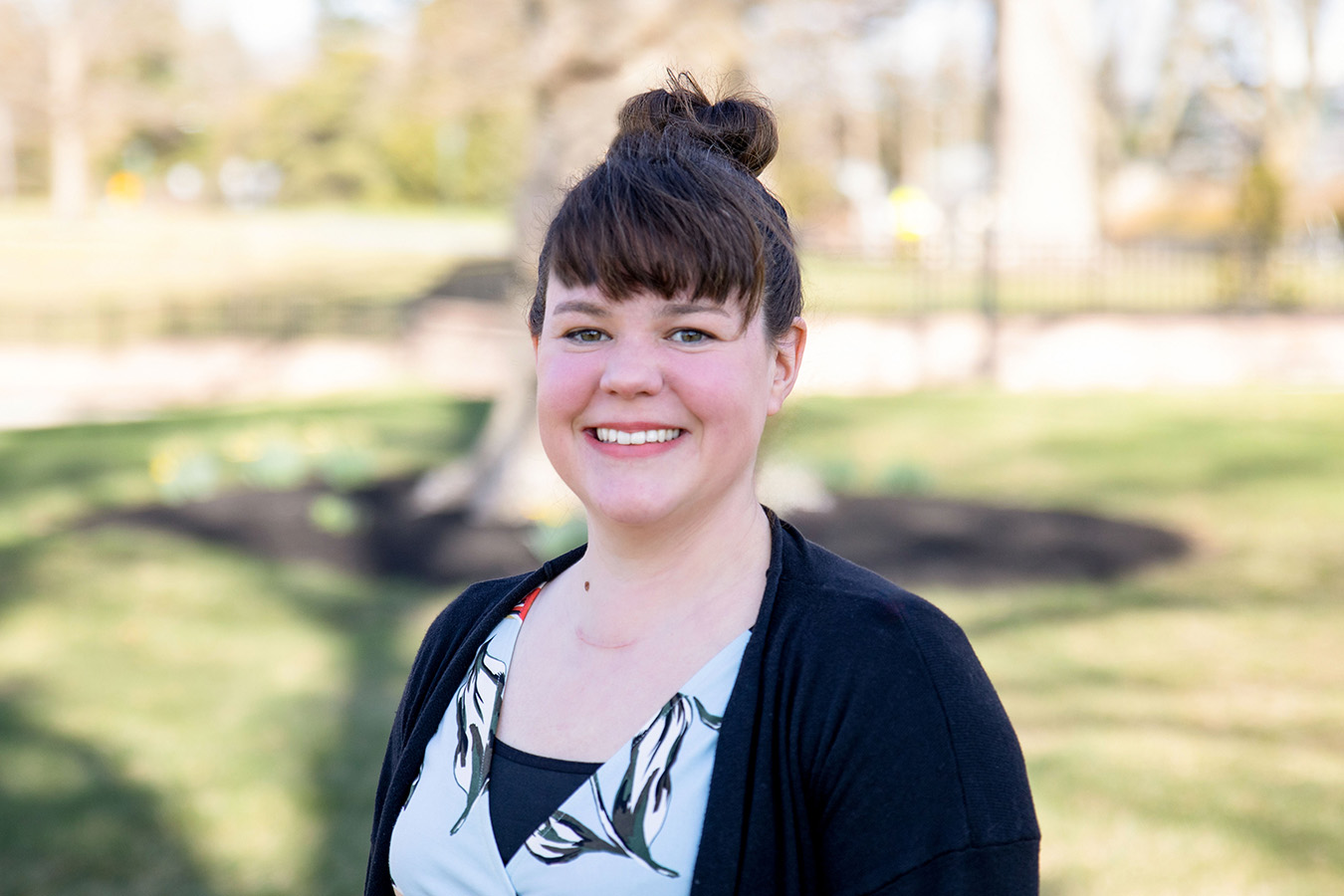 2V9A3525-Edit Headshot of smiling woman outdoors